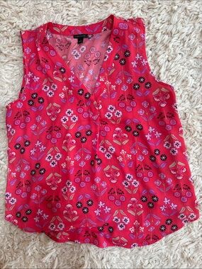 Ann Taylor Floral V-Neck Sleeveless Shell - orangey pink Medium